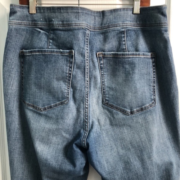 Lane Bryant High Rise Denim Jegging Flex Magic Waistband Distressed Size 18 - Picture 6 of 12